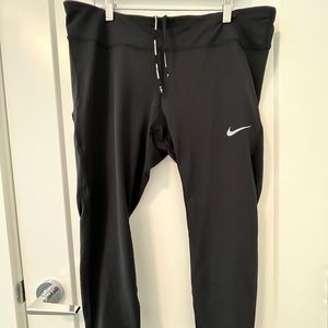 Nike Women’s Run Crops, black, Size 1X - excellent condition